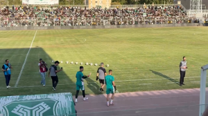 ورود نیازمند میان تشویق هواداران پرسپولیس
