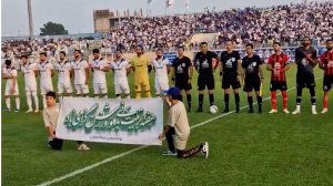 ورود ملوان و تراکتور به زمین پیش از اتمام بازی 