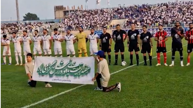 ورود ملوان و تراکتور به زمین پیش از اتمام بازی 