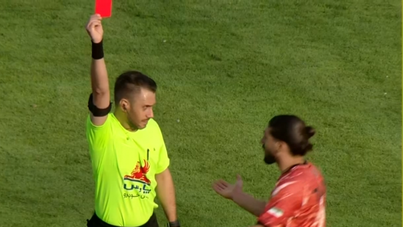 اخراج بازیکن مس شهر بابک مقابل پرسپولیس