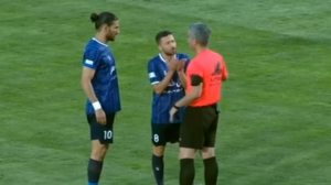 گل گهر 10 نفره شد، اخراج عاشوری مقابل خیبر